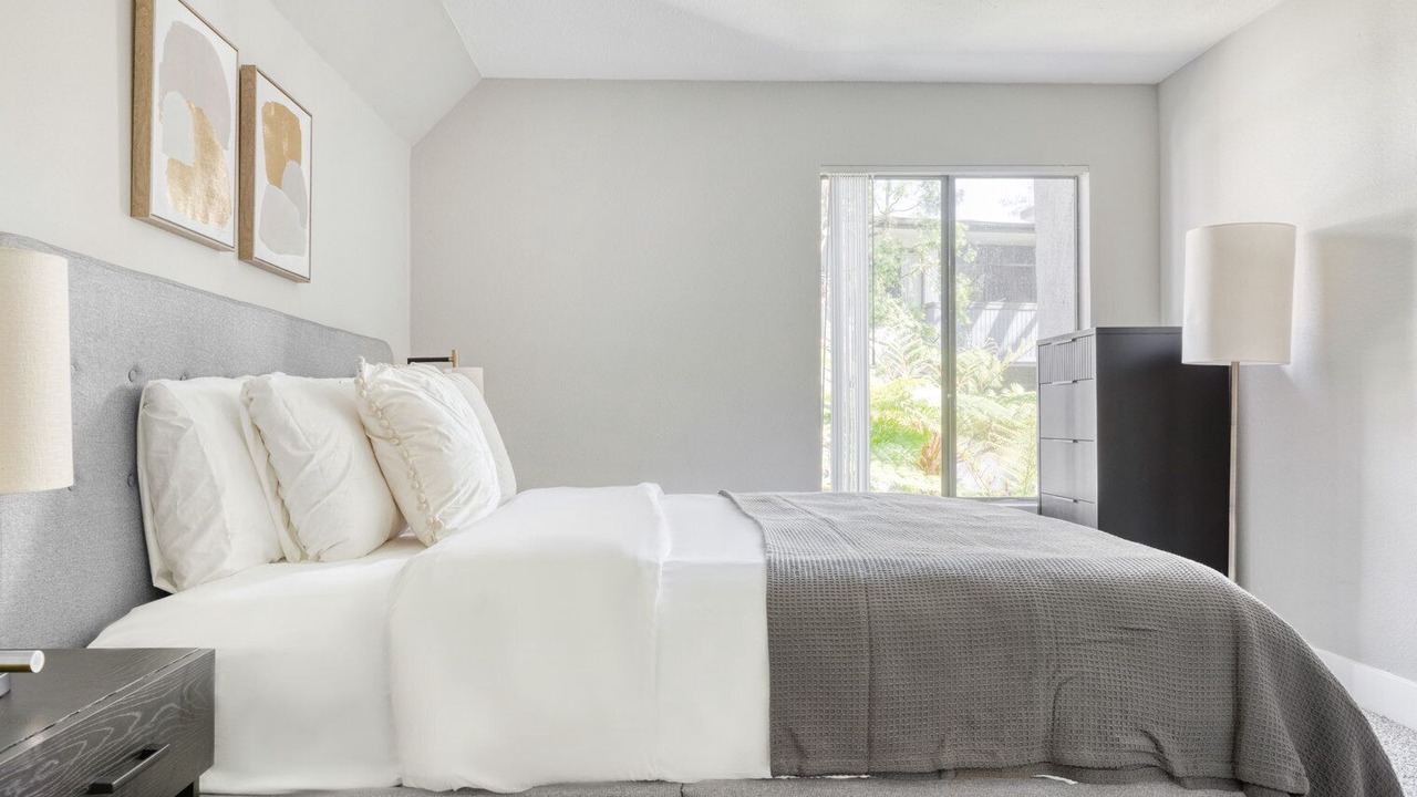 Photo of Bedroom in Warner Center