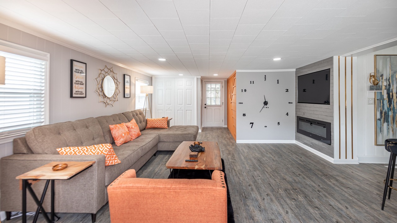 Photo of Livingroom in Southeast Raleigh