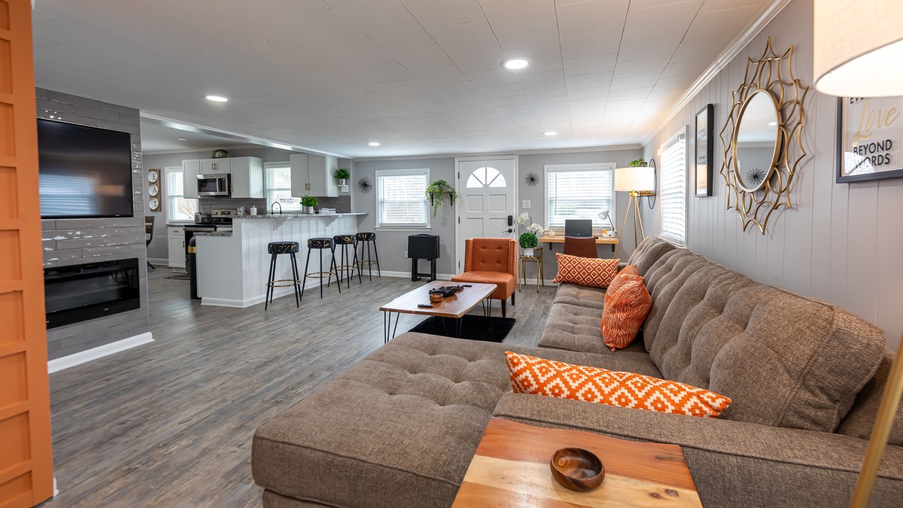 Photo of Livingroom in Southeast Raleigh