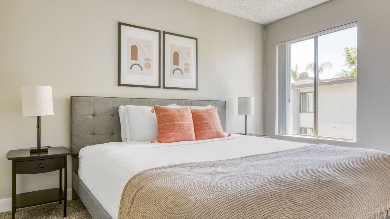 Photo of Bedroom in Warner Center