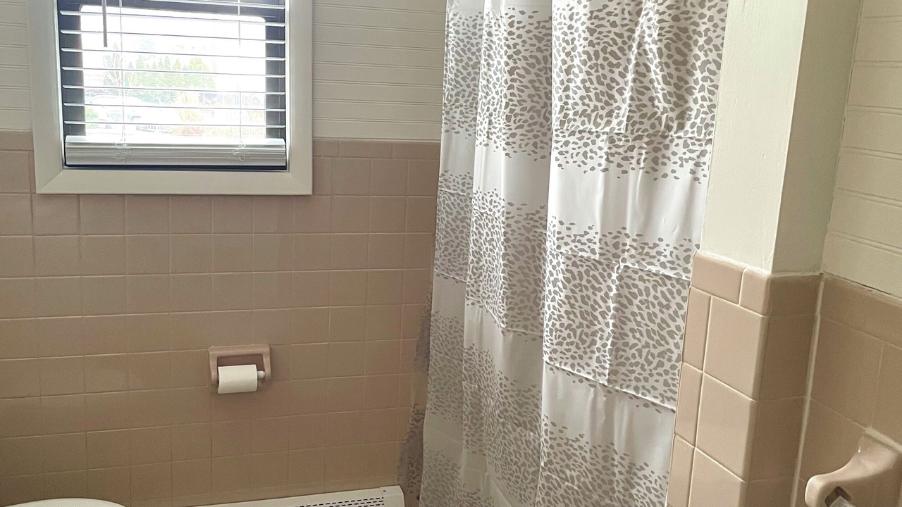 Photo of Bathroom in Garfield
