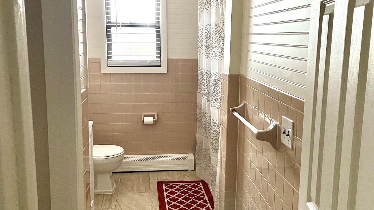 Photo of Bathroom in Garfield