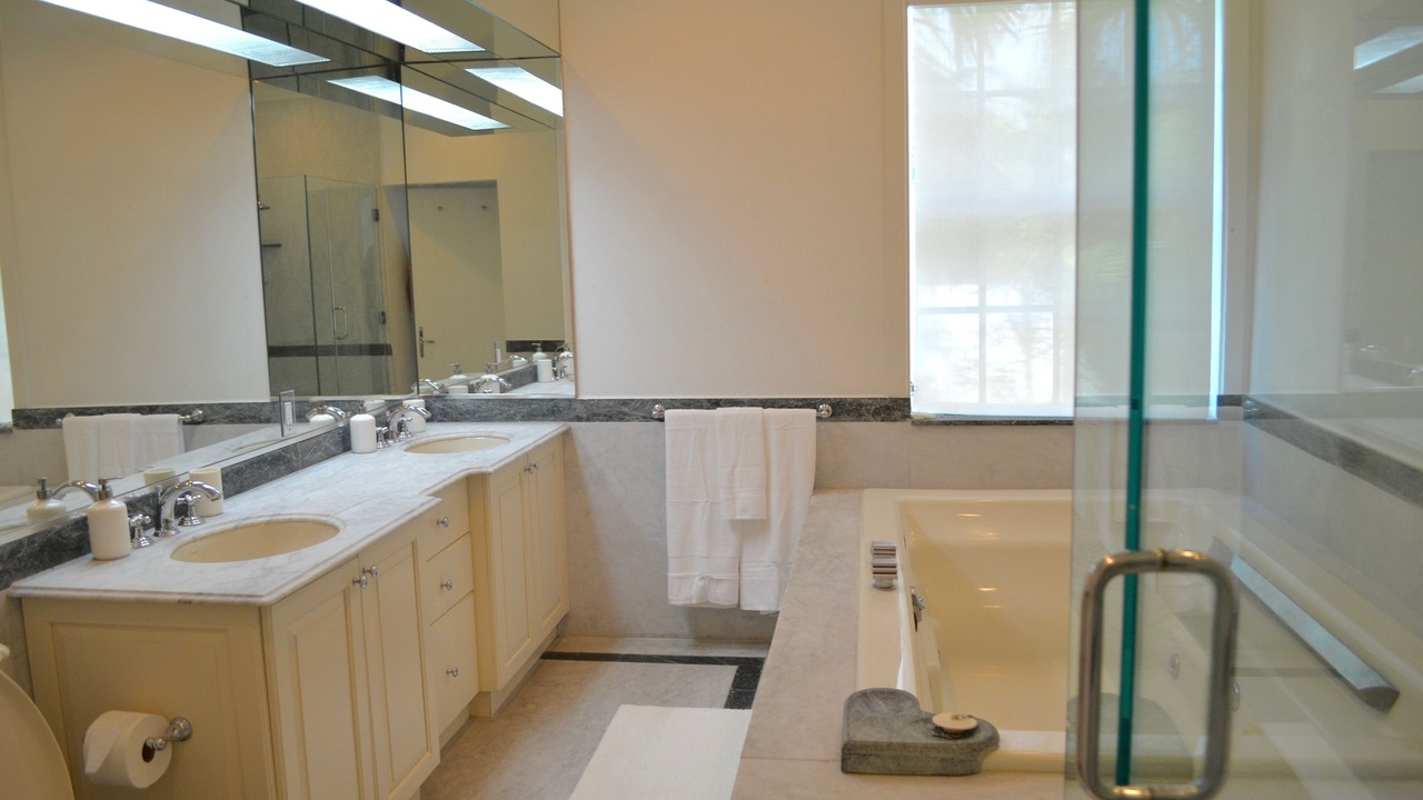 Photo of Bathroom in Key Biscayne