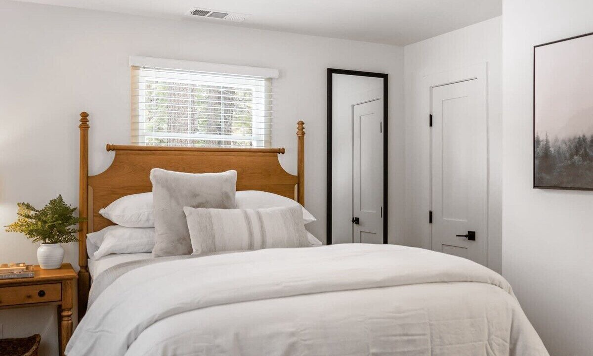 Photo of Bedroom in Tahoe Valley