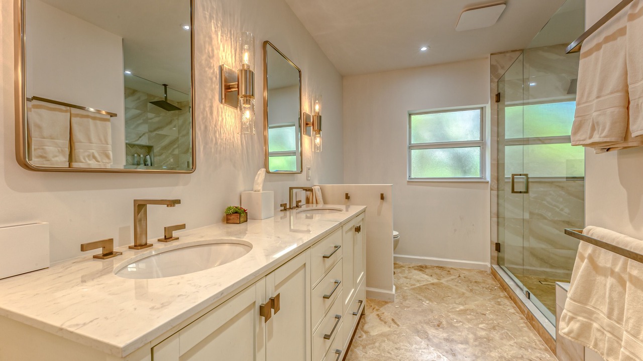 Photo of Bathroom in Dolphin Isles