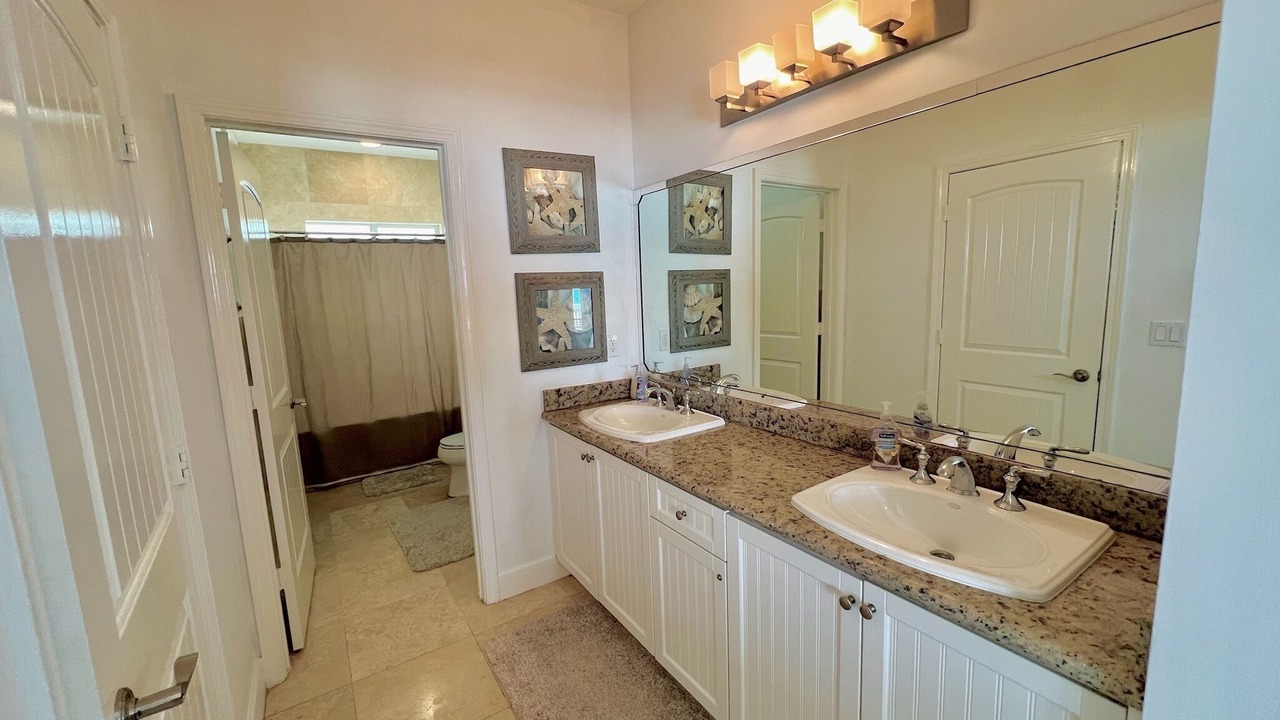 Photo of Bathroom in Alice Town