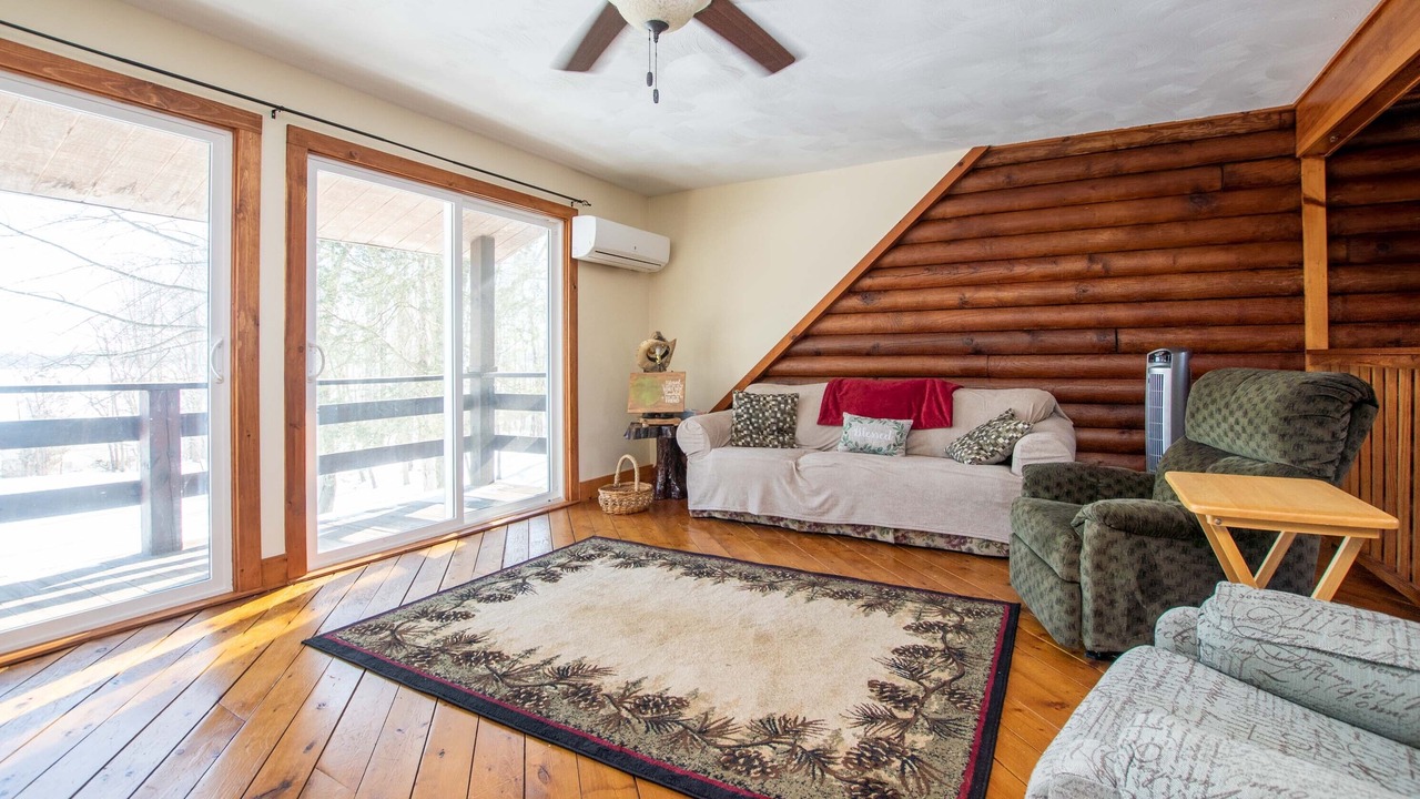 Photo of Livingroom in Seneca Falls