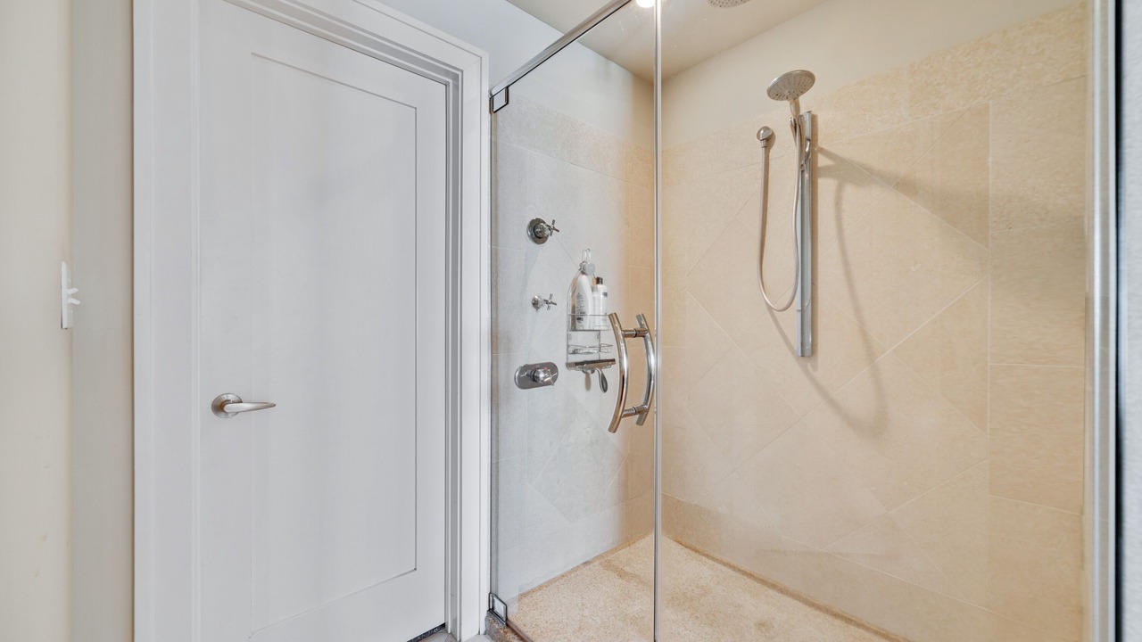 Photo of Bathroom in Orange Beach East