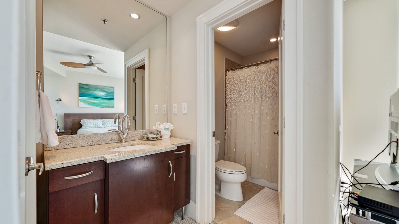 Photo of Bathroom in Orange Beach East