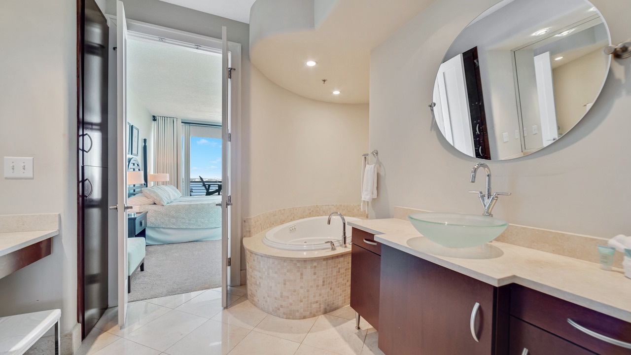 Photo of Bathroom in Orange Beach East