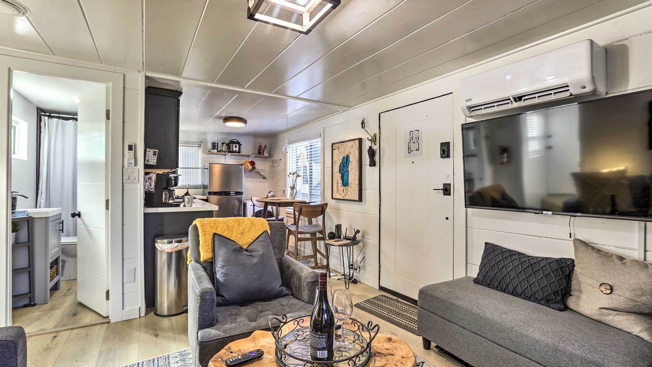 Photo of Livingroom in Lincoln Park