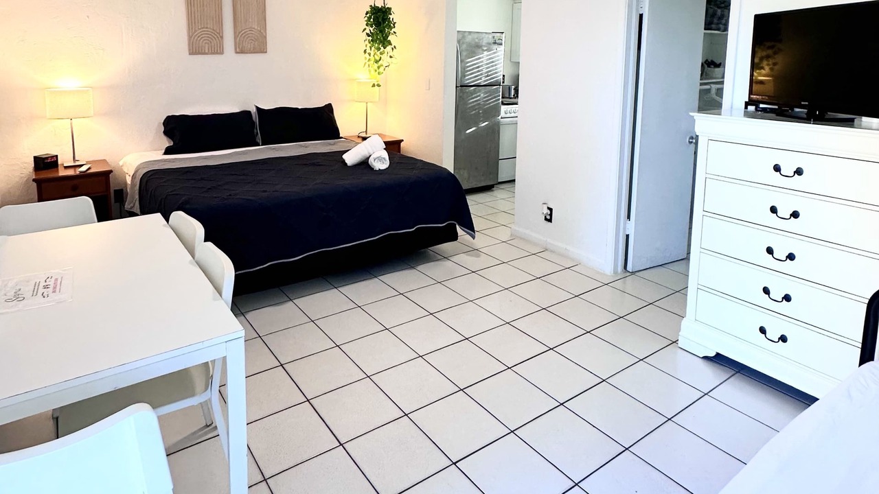 Photo of Bedroom in Hollywood South Central Beach