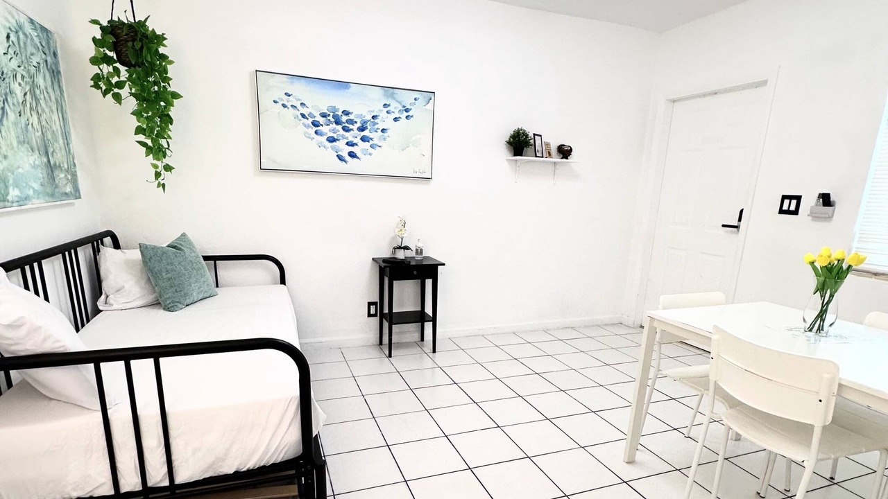 Photo of Bedroom in Hollywood South Central Beach