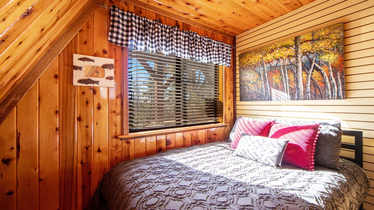 Photo of Bedroom in Green Valley Lake