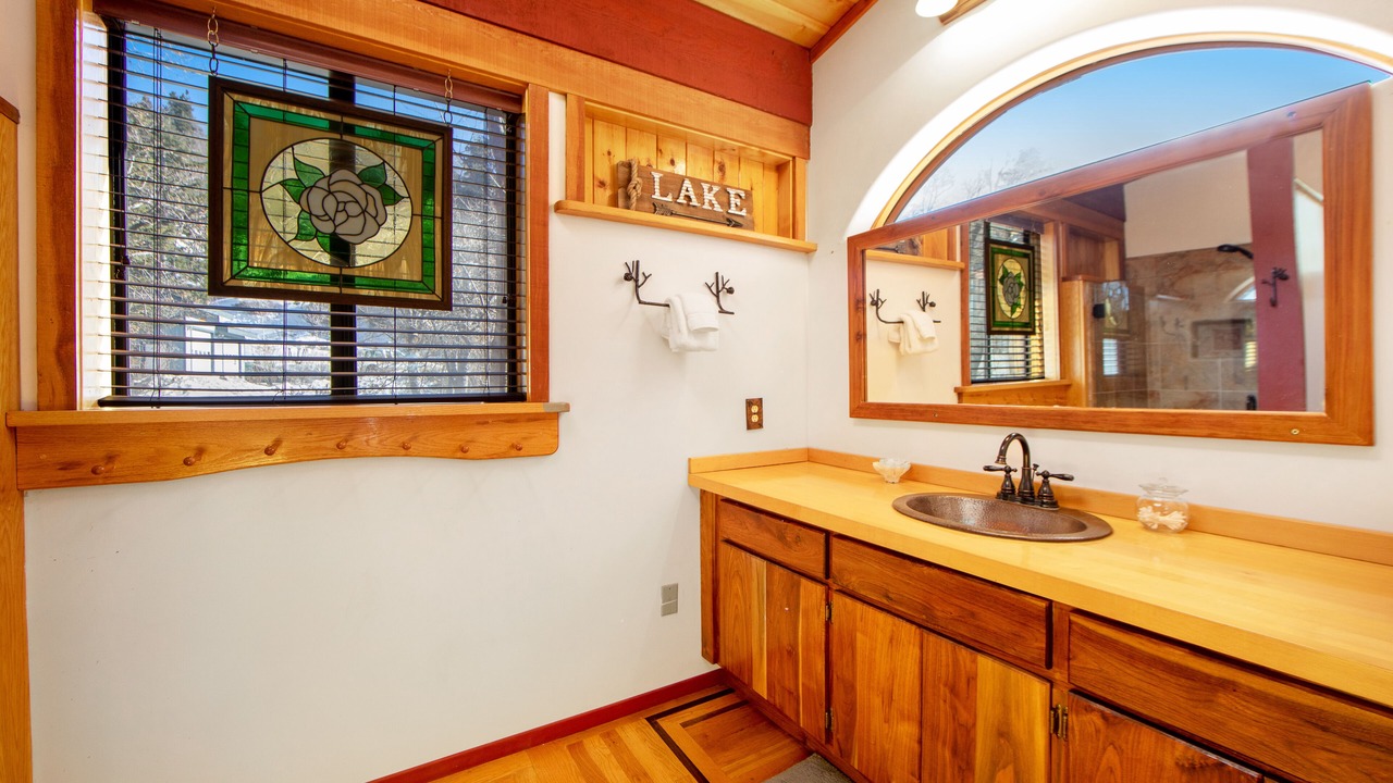 Photo of Bathroom in Green Valley Lake