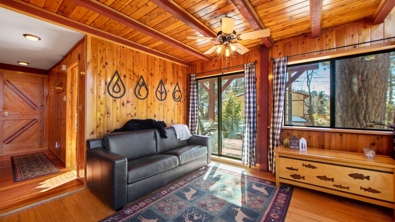 Photo of Livingroom in Green Valley Lake