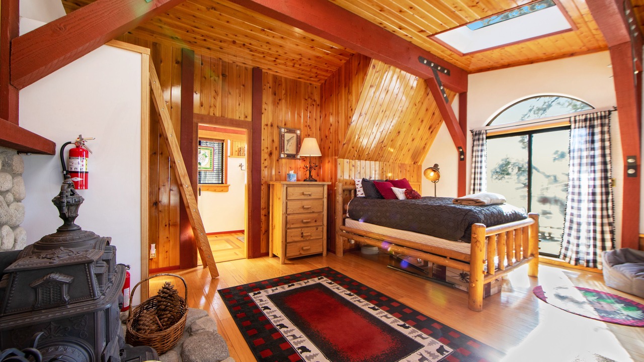 Photo of Bedroom in Green Valley Lake