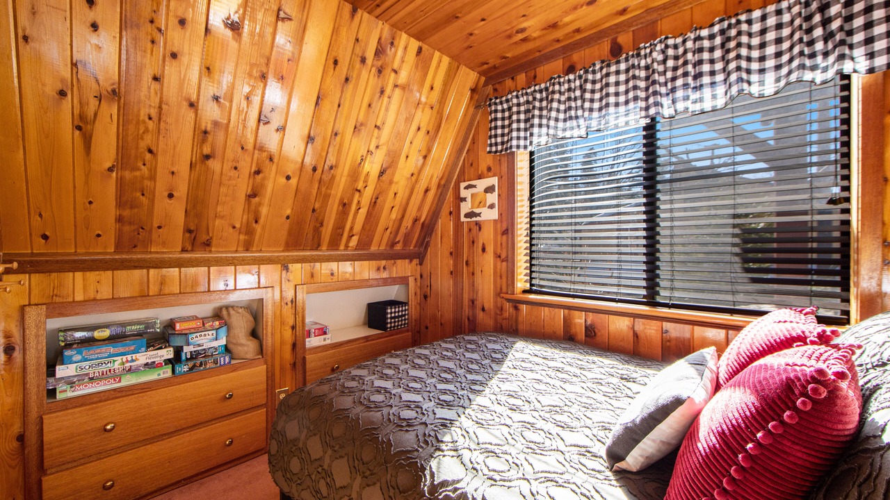 Photo of Bedroom in Green Valley Lake