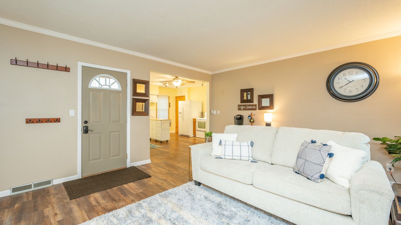 Photo of Livingroom in Waveland Park