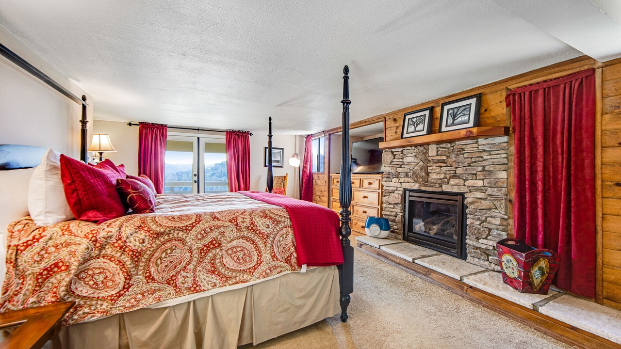Photo of Bedroom in Crestline