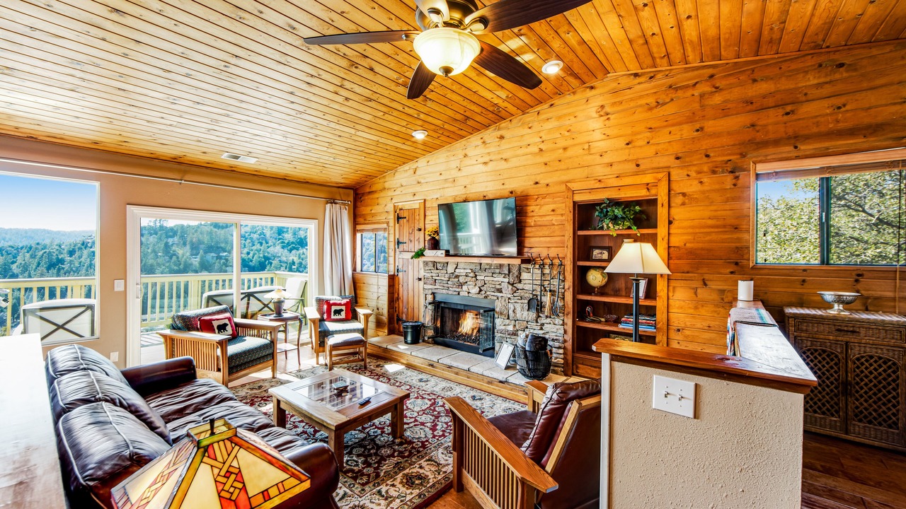 Photo of Livingroom in Crestline