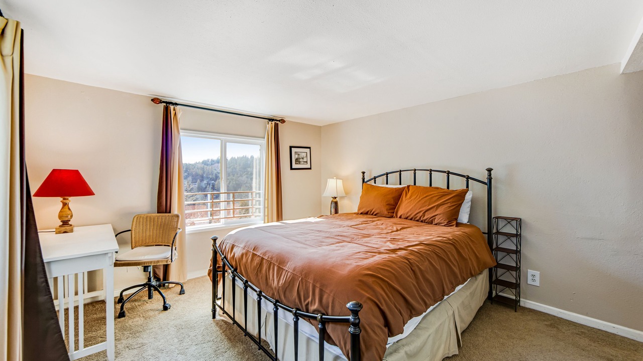 Photo of Bedroom in Crestline