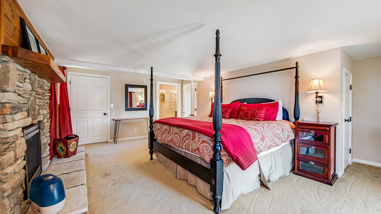 Photo of Bedroom in Crestline