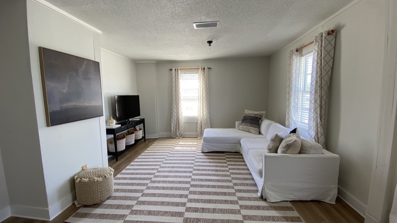 Photo of Livingroom in Southeast Pensacola