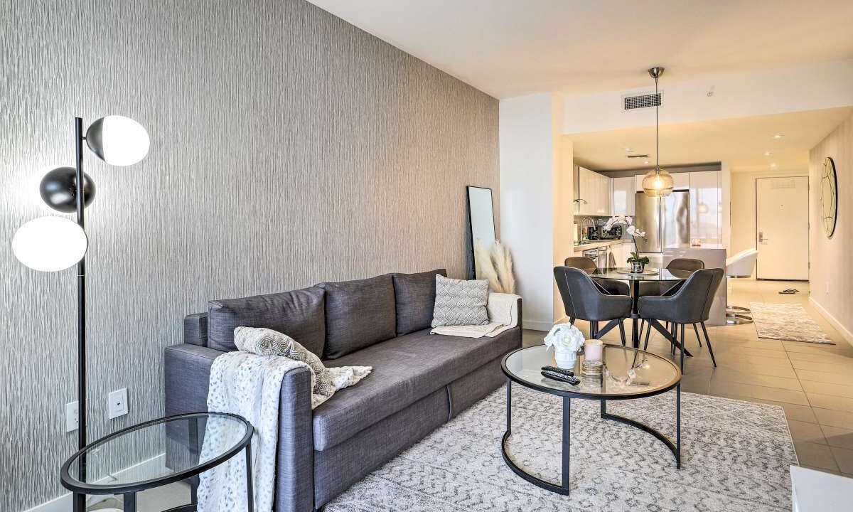 Photo of Livingroom in Town Square