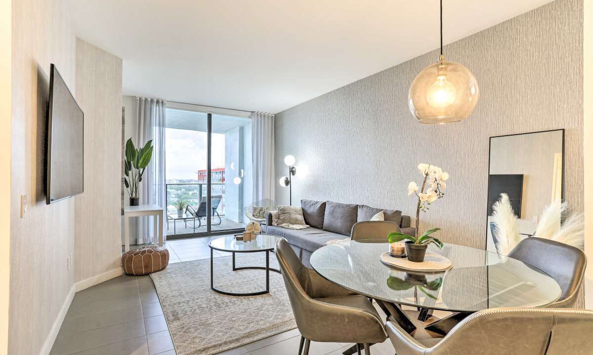 Photo of Livingroom in Town Square