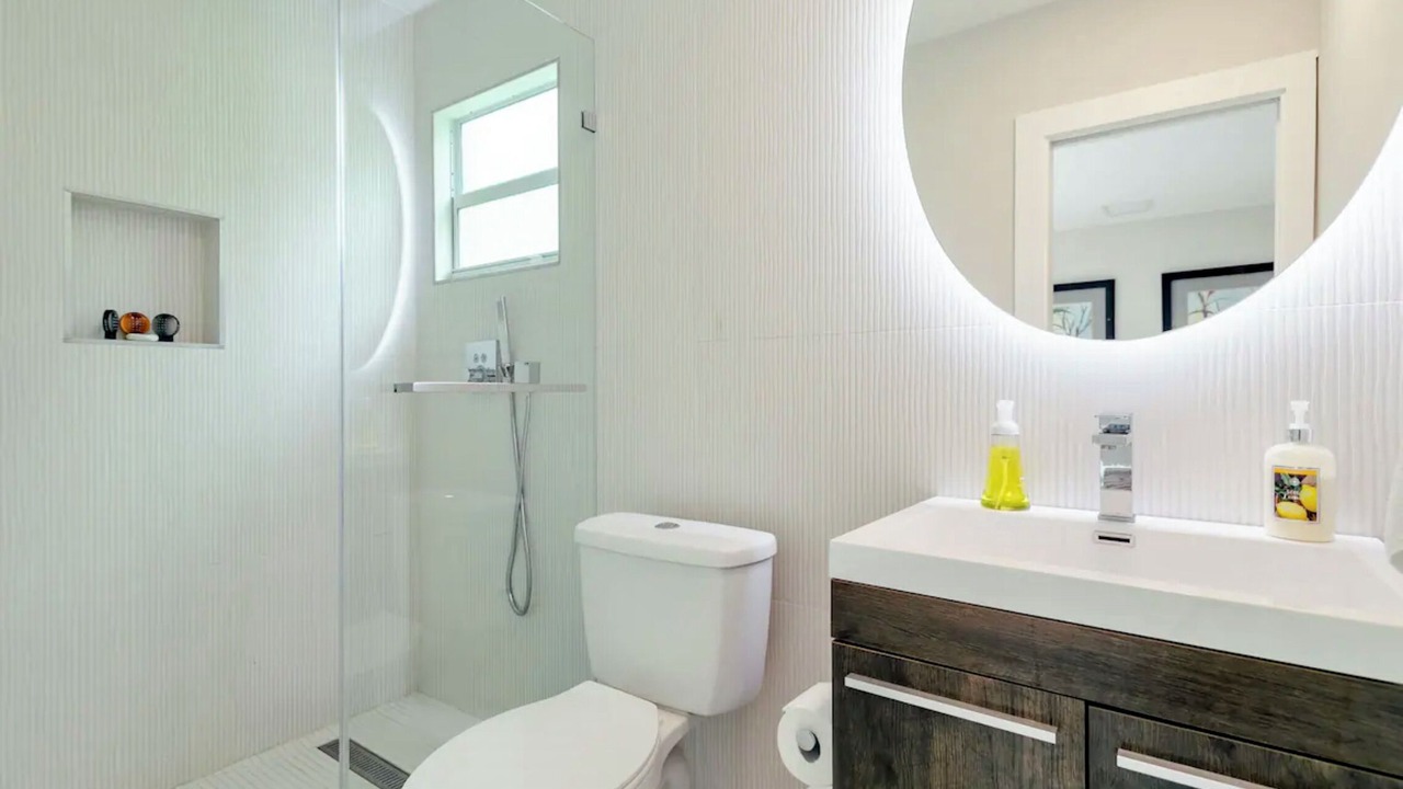 Photo of Bathroom in South Middle River