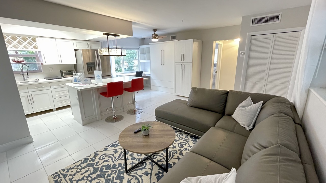 Photo of Livingroom in Lauderdale Beach