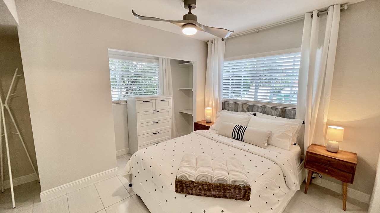 Photo of Bedroom in Lauderdale Beach