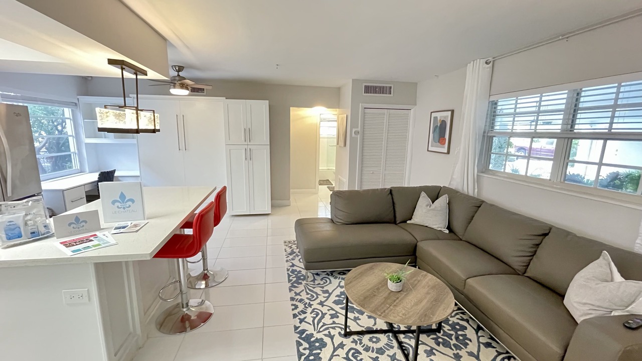 Photo of Livingroom in Lauderdale Beach