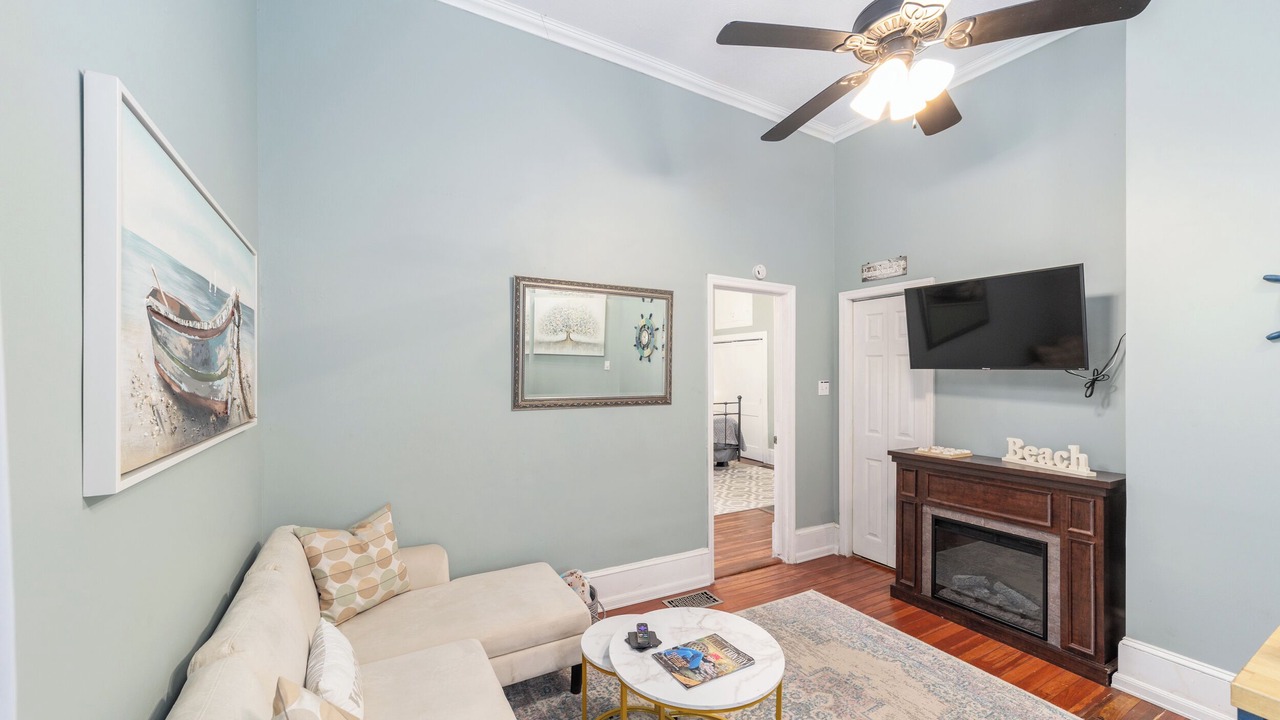 Photo of Livingroom in Historic District