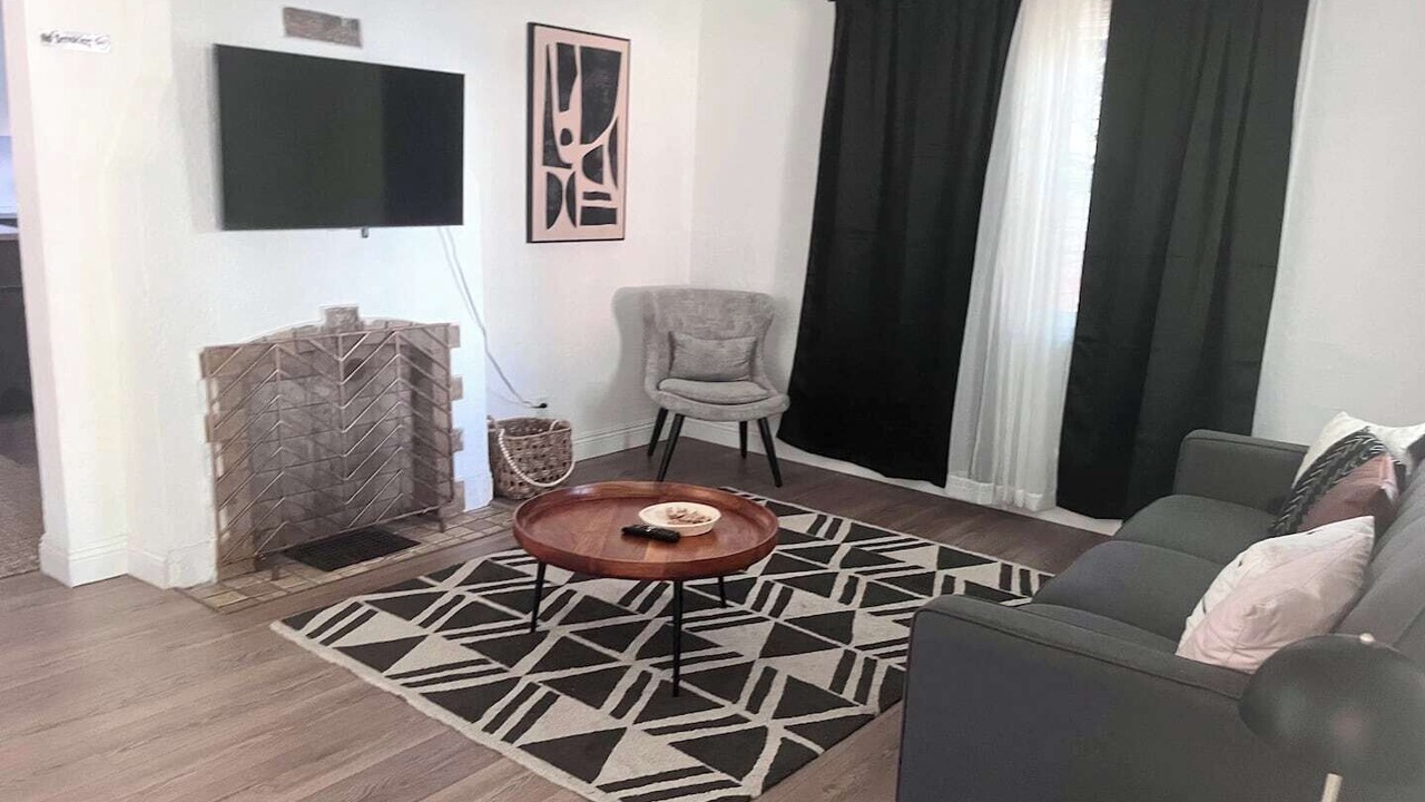 Photo of Livingroom in North Central