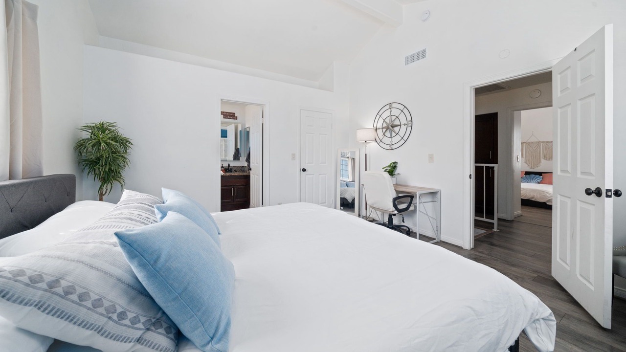 Photo of Bedroom in North Long Beach