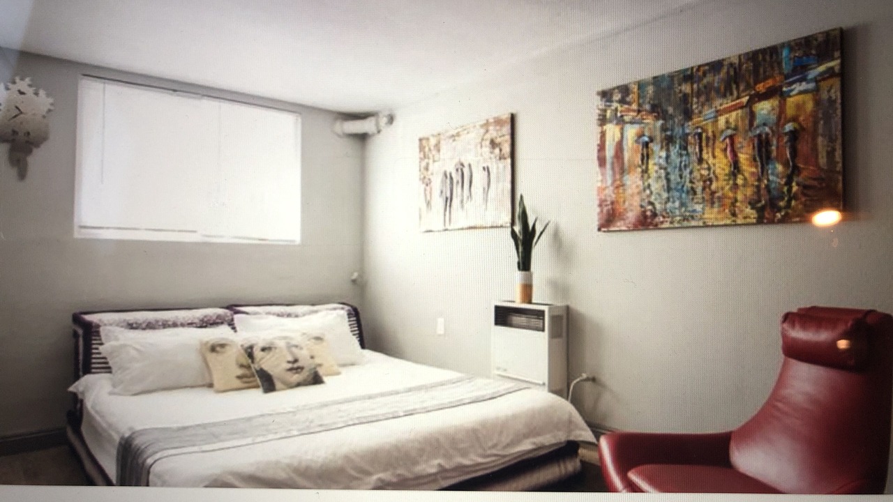 Photo of Bedroom in Wilshire Center