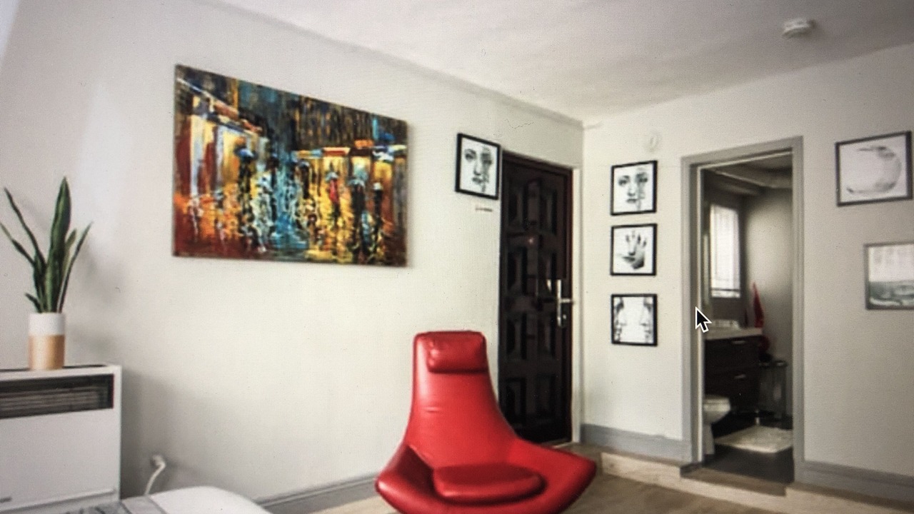 Photo of Bedroom in Wilshire Center