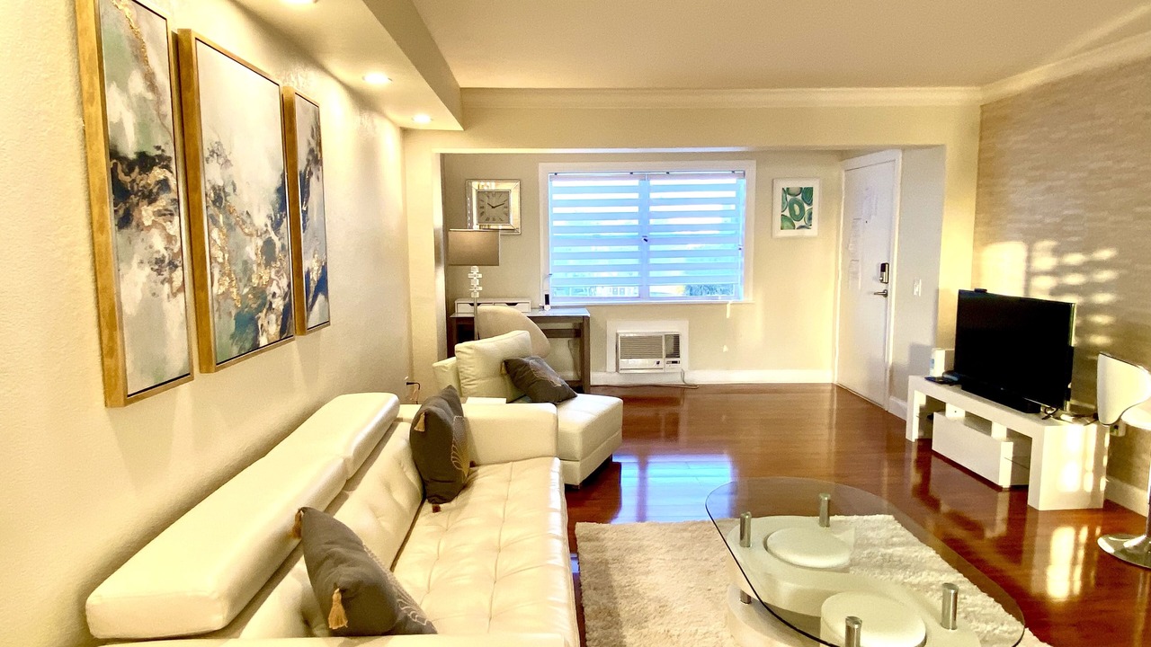 Photo of Livingroom in North Bay Village