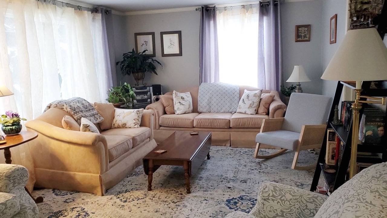 Photo of Livingroom in East Aurora