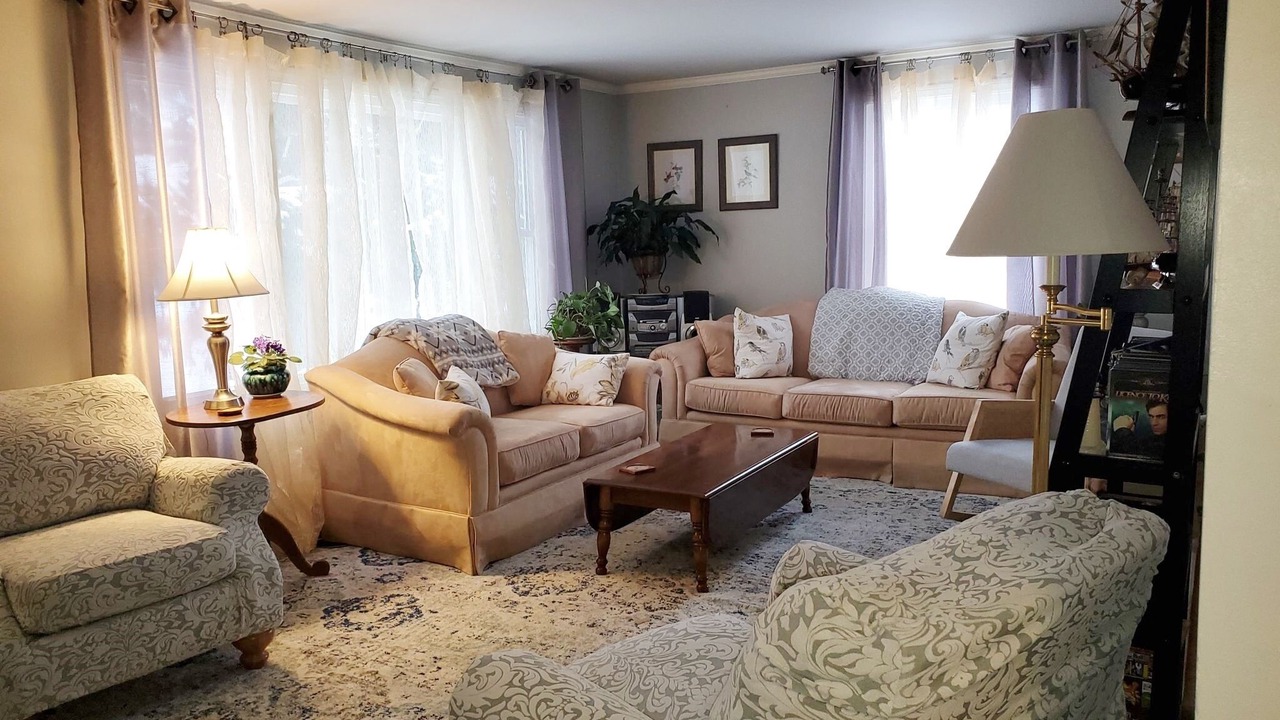 Photo of Livingroom in East Aurora