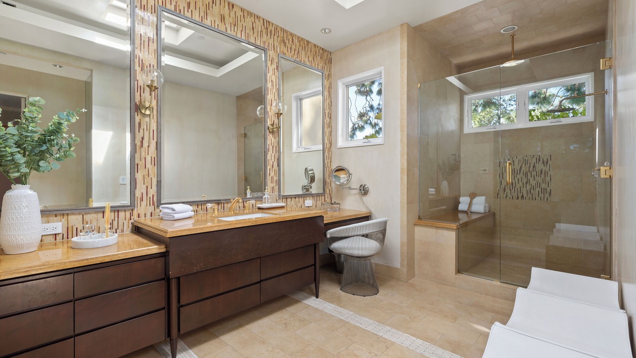 Photo of Bathroom in The Bird Streets