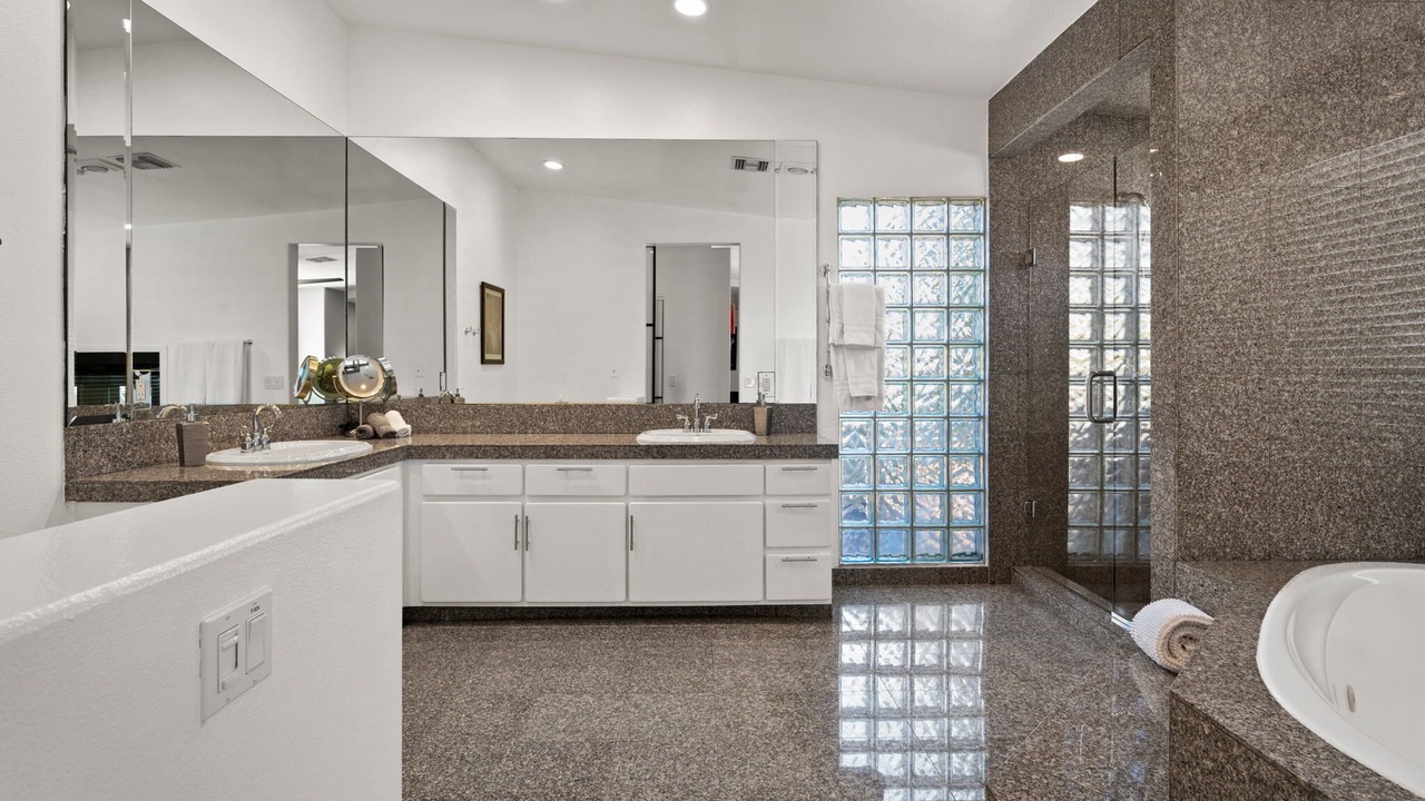 Photo of Bathroom in Araby Commons