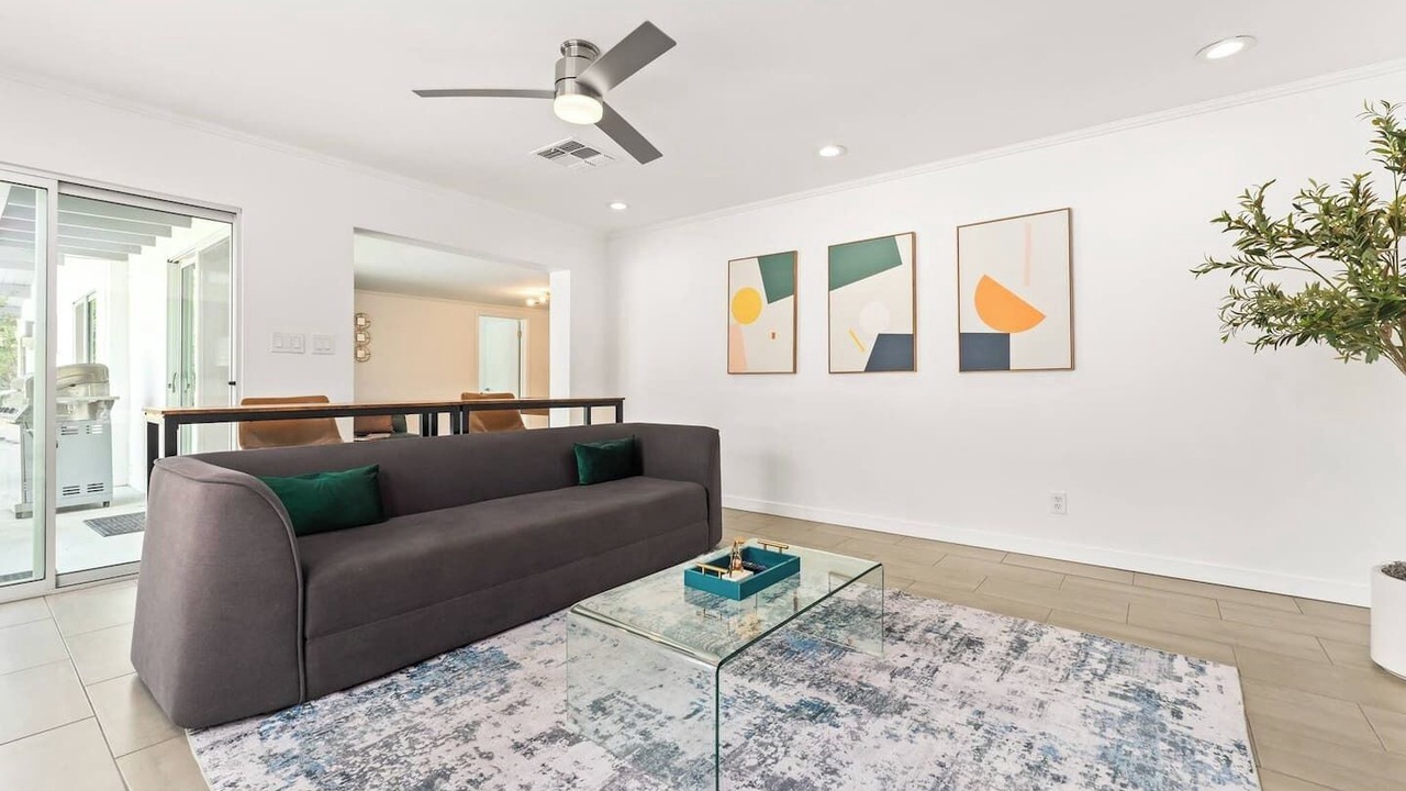Photo of Livingroom in Racquet Club Estates