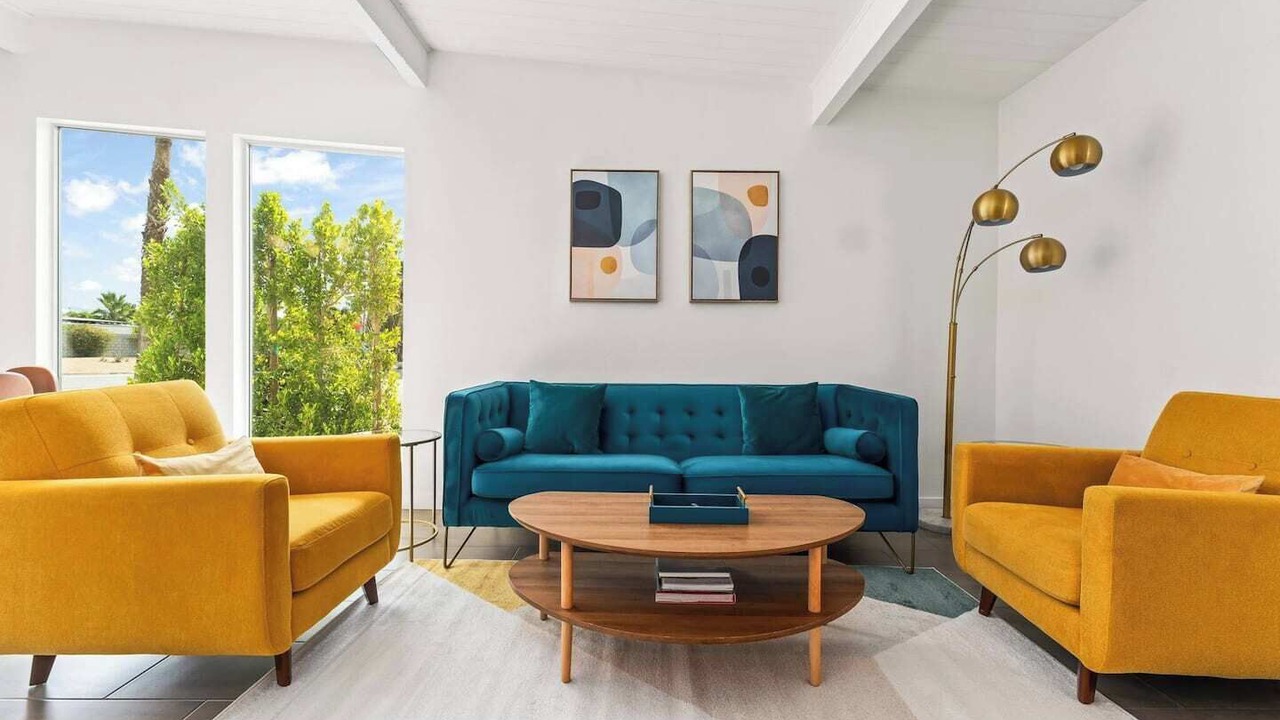 Photo of Livingroom in Racquet Club Estates