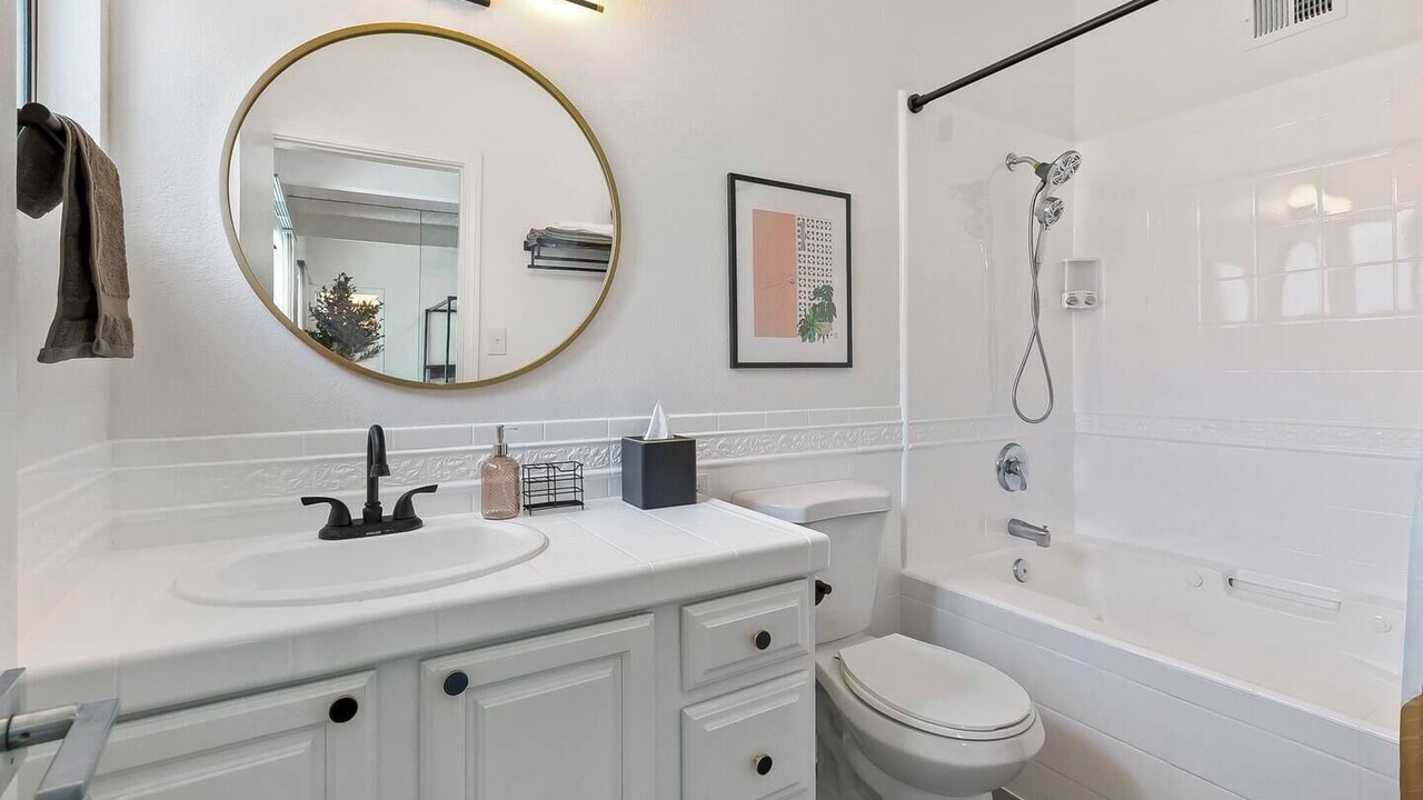 Photo of Bathroom in Racquet Club Estates