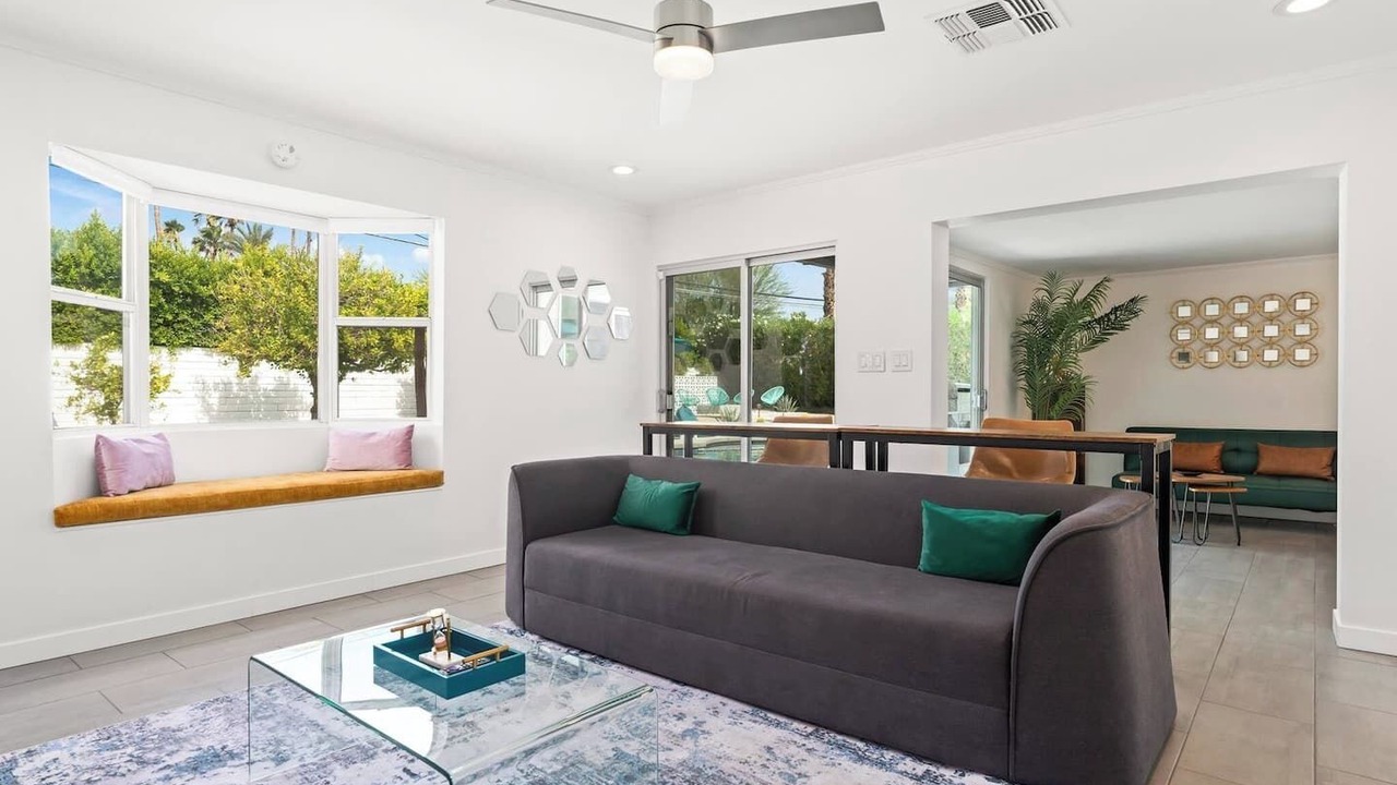 Photo of Livingroom in Racquet Club Estates