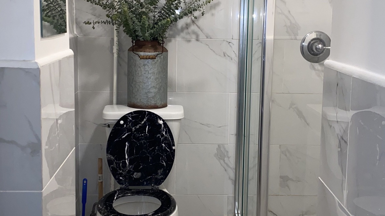 Photo of Bathroom in Mid-Wilshire