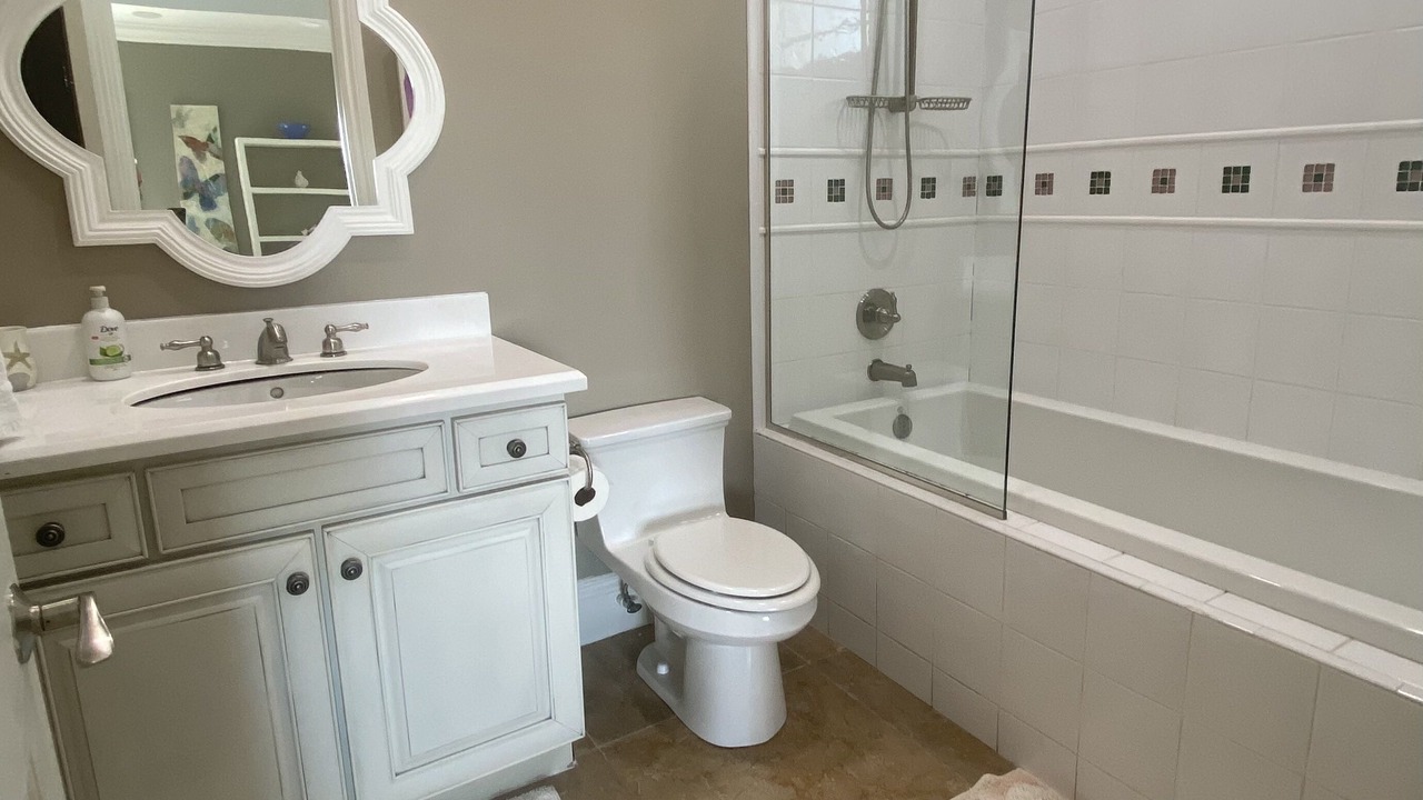 Photo of Bathroom in Rokers Point